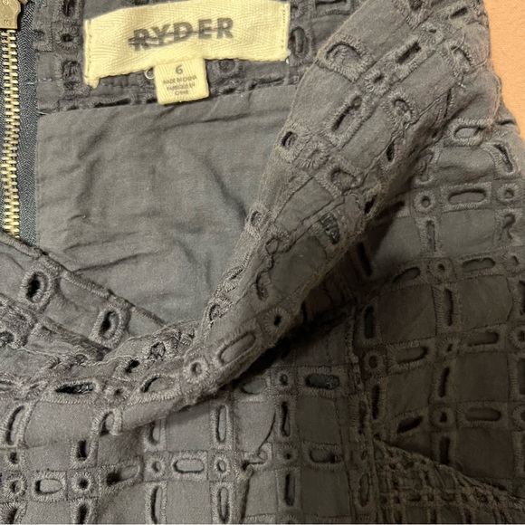 Like new* eyelet mini skirt - Picture 5 of 8